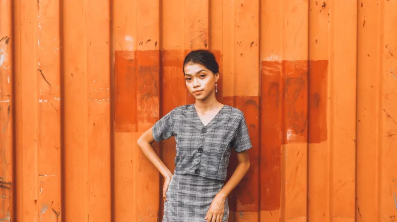 Push, Pull, Repeat: How the Best Dressers Use Resistance as a Style Superpower